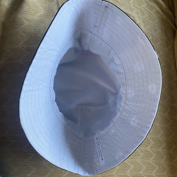 Alice + Olivia x FabFitFun Reversible Bucket Hat - Picture 4 of 5